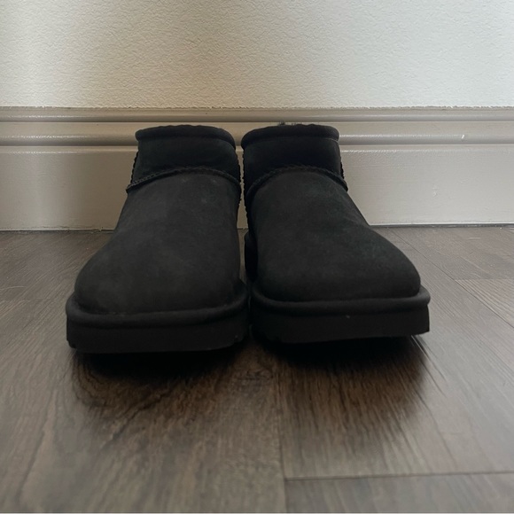 UGG Classic Ultra Mini Boot - Picture 3 of 8